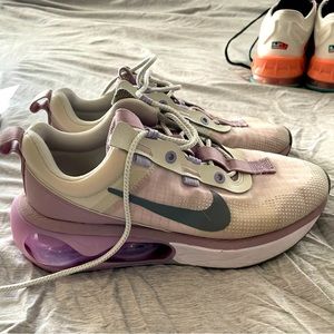 Nike Size 8 Women’s AirMax Lavender
